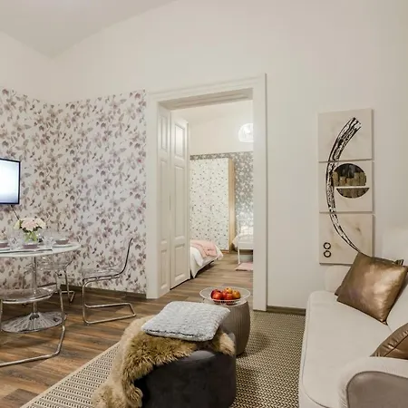 Apartment Near Charles Bridge By Michal&friends Prag